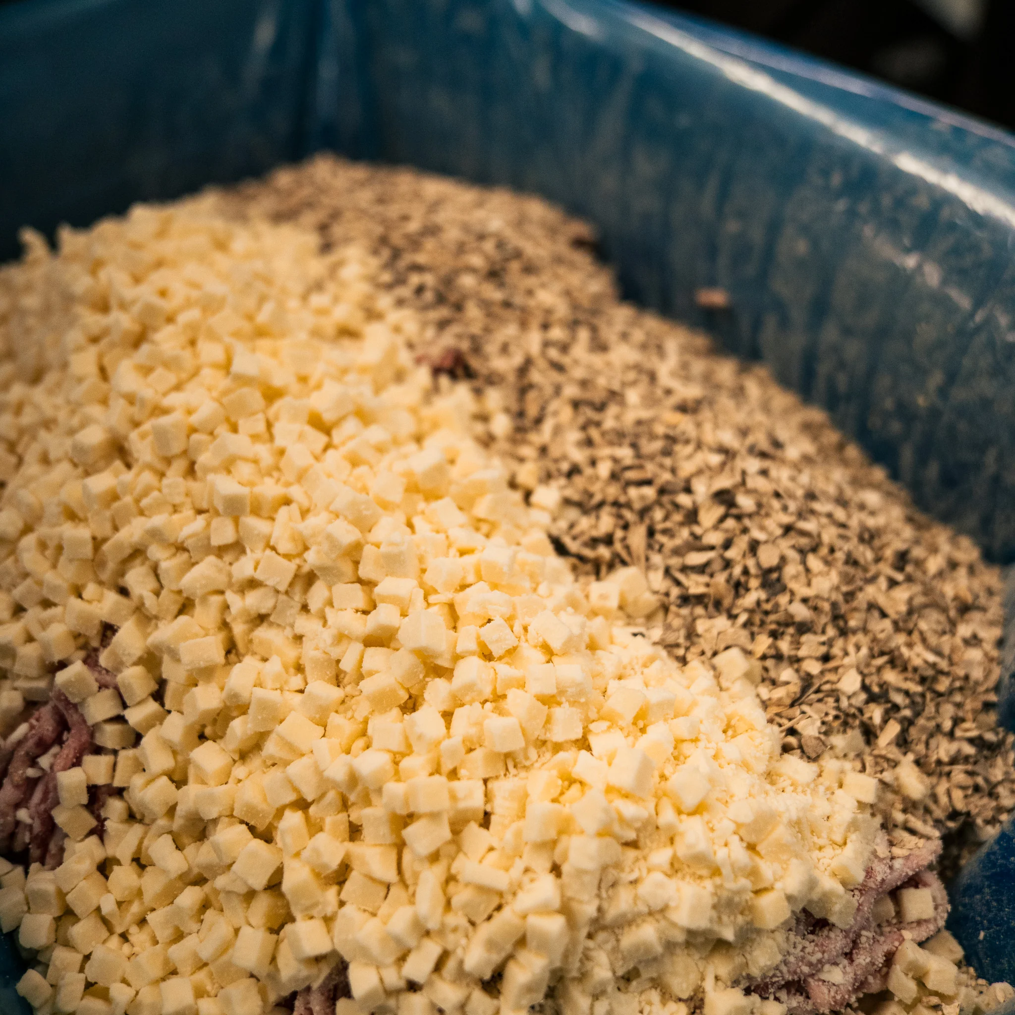 Case of 8 Hi-Temp Diced Swiss Cheese 2.5lb - Image 2