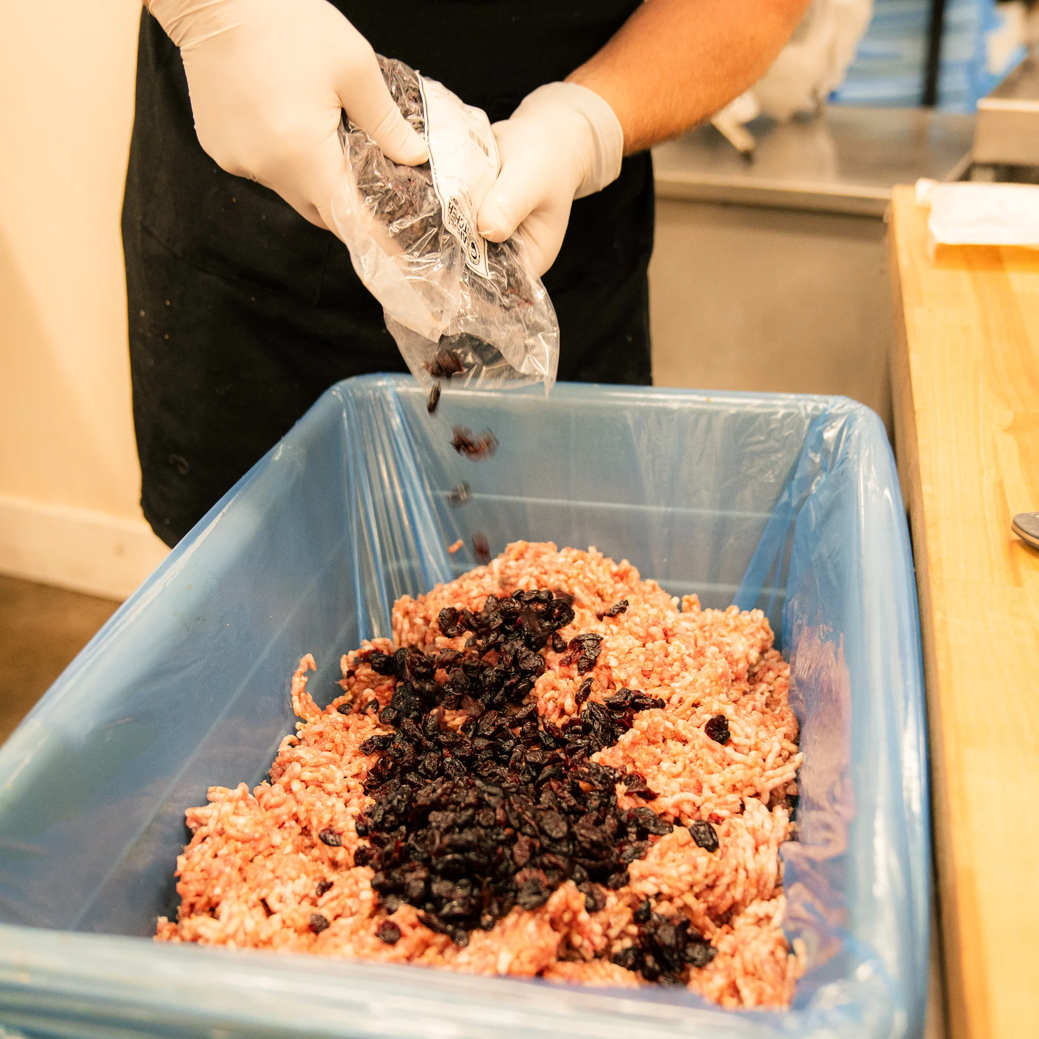Pumpkin Cranberry Bratwurst DIY Kit w/Natural Hog Casings - Image 7